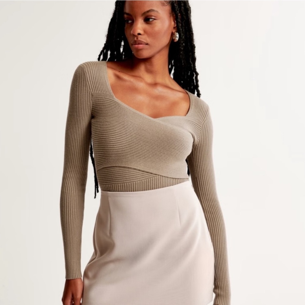 Abercrombie & Fitch Women’s LuxeLoft Wrap Sweater Bodysuit Size Small - Picture 3 of 6